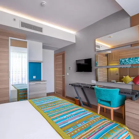 Semesteranläggning (resort) Long Alanya 5*